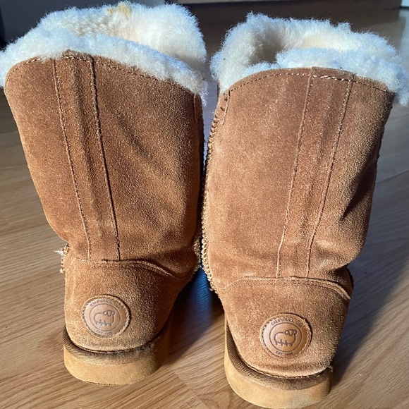 Women’s Lamo Boots - Picture 5 of 6